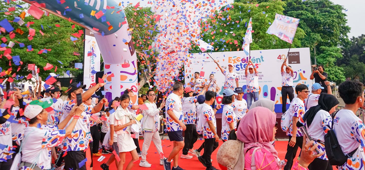 Perjalanan Menuju Ulang Tahun ke 40th, VIVERE Group Mengadakan Fun Walk Exellent Steps Banner