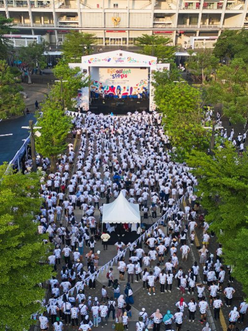 Journey to the 40th Anniversary, VIVERE Group Hosts Fun Walk Excellent Steps